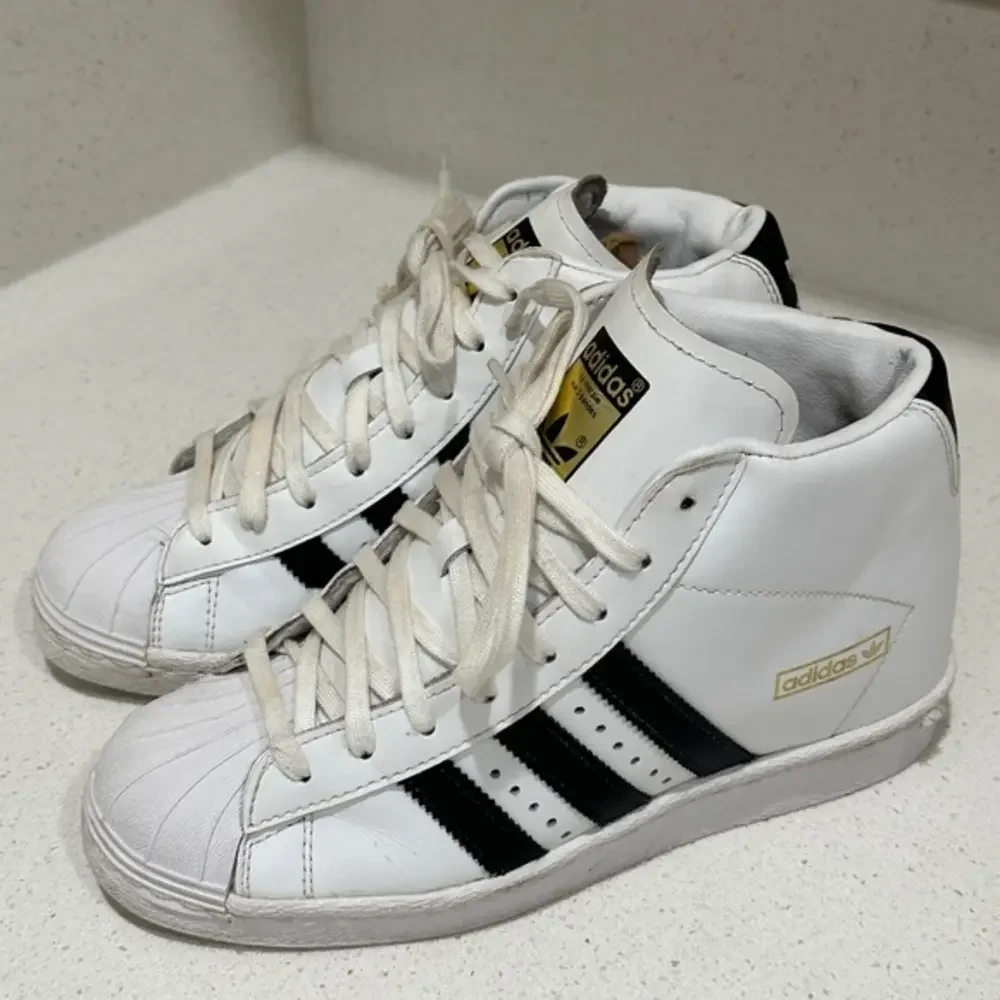 adidas la marque aux 3 bandes
